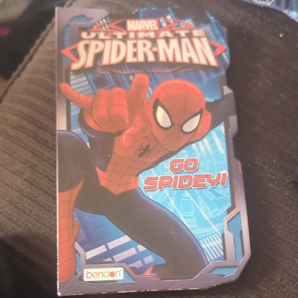 Marvel Ultimate Spider-Man Adventure Book - Red and Blue